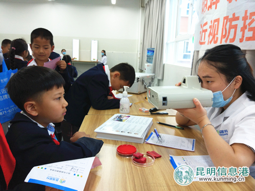 普瑞眼科“愛(ài)眼日”走進(jìn)中華小學(xué) 為500余名學(xué)生免費(fèi)義診 普瑞眼科“愛(ài)眼日”走進(jìn)中華小學(xué) 為500余名學(xué)生免費(fèi)義診