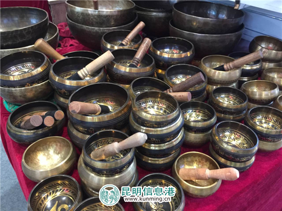 商洽會(huì)上的新奇手工藝品 透著匠心雕飾的文化