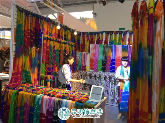 商洽會(huì)上的新奇手工藝品 透著匠心雕飾的文化