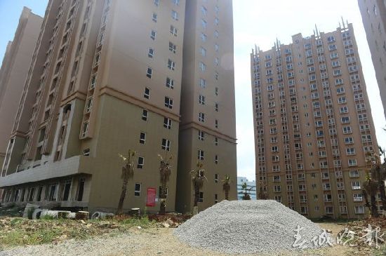 別樣幸福城爛尾樓