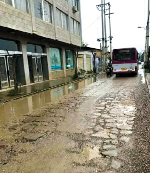 西山區(qū)近華浦路白馬段、五家堆庾園路等路段修復(fù)一新