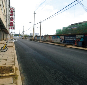 西山區(qū)近華浦路白馬段、五家堆庾園路等路段修復(fù)一新