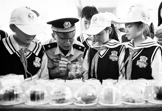 新型毒品糖衣炮彈多在娛樂場所售賣 切勿隨便接受饋贈 新型毒品糖衣炮彈多在娛樂場所售賣 切勿隨便接受饋贈