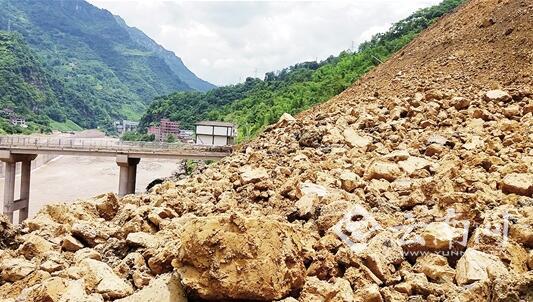 鹽津山體滑坡轉(zhuǎn)移及時無人傷亡 地質(zhì)災(zāi)害監(jiān)測員詳述零傷亡原因
