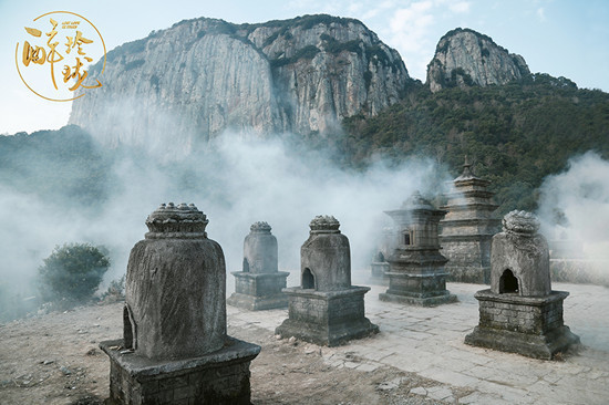 人工實景搭建的拍攝場景，一磚一木皆心血