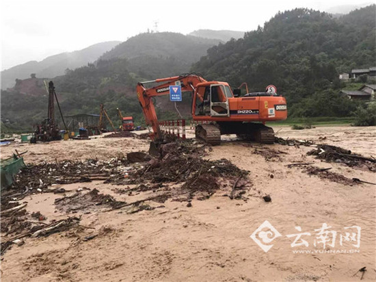 華麗高速項目部幫助轉移群眾200余人