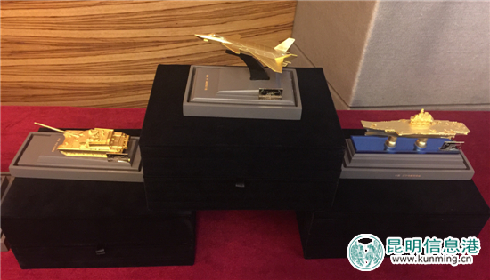 建軍90周年紀(jì)念文創(chuàng)產(chǎn)品7月11日發(fā)售 包含三軍裝備金銀模型 建軍90周年紀(jì)念文創(chuàng)產(chǎn)品7月11日發(fā)售 包含三軍裝備金銀模型