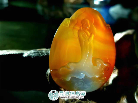 硯山瑪瑙驚艷昆明石博會(huì) 玩家和收藏者熱捧