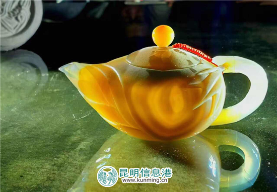 硯山瑪瑙驚艷昆明石博會(huì) 玩家和收藏者熱捧