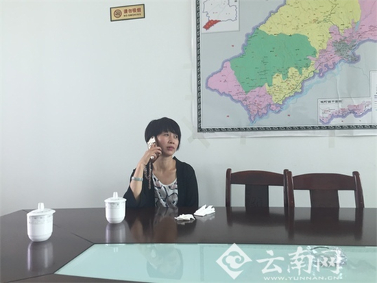 “摔斷30萬玉鐲”女游客沒工作領(lǐng)低保 后悔一個人跑出來 “摔斷30萬玉鐲”女游客沒工作領(lǐng)低保 后悔一個人跑出來