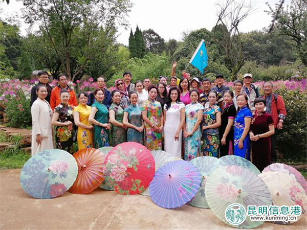 彩龍網(wǎng)友相約茶藝師和旗袍仙子齊聚黑龍?zhí)?邂逅十萬株醉蝶