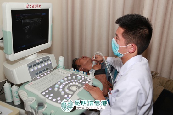 菲悅健康管理中心為云南著名書(shū)法家、畫(huà)家提供免費(fèi)公益體檢活動(dòng)