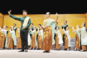 中外合唱團(tuán)亮相昆明聶耳音樂節(jié) 中外合唱團(tuán)亮相昆明聶耳音樂節(jié)