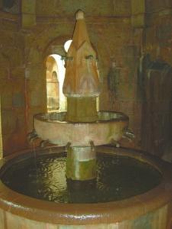 法國普羅旺斯LE THORONET ABBEY內(nèi)的一處12世紀(jì)的噴泉 法國普羅旺斯LE THORONET ABBEY內(nèi)的一處12世紀(jì)的噴泉