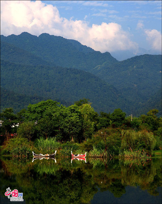 峨眉半月晝晴夜雨 密林避暑空氣一級優(yōu)