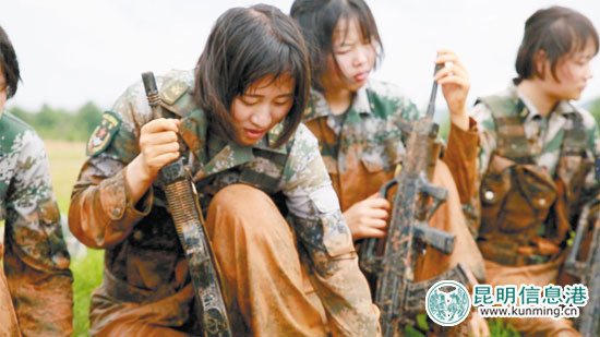 懂理論會格斗 女子特戰(zhàn)隊敢獵殺敢爆破 懂理論會格斗 女子特戰(zhàn)隊敢獵殺敢爆破