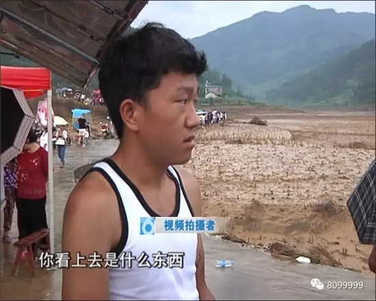 開閘泄洪后羅平一水塘現(xiàn)巨型'水怪' 目擊者視頻驚動中科院專家