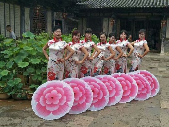 建水朱家花園舉辦百人旗袍秀