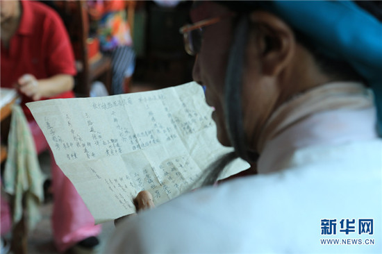 樓上唱戲樓下賣菜 這個菜市場里有天籟 樓上唱戲樓下賣菜 這個菜市場里有天籟