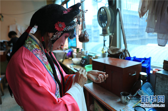 樓上唱戲樓下賣菜 這個菜市場里有天籟 樓上唱戲樓下賣菜 這個菜市場里有天籟