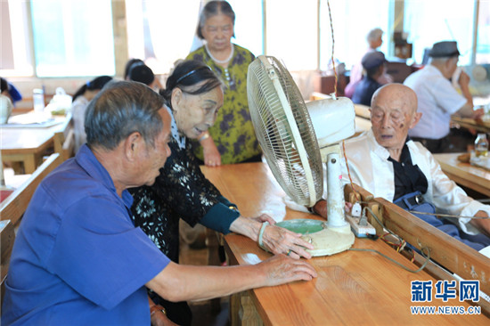 樓上唱戲樓下賣菜 這個菜市場里有天籟 樓上唱戲樓下賣菜 這個菜市場里有天籟