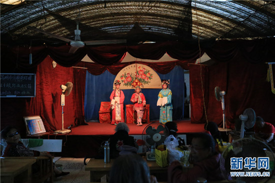 樓上唱戲樓下賣菜 這個菜市場里有天籟 樓上唱戲樓下賣菜 這個菜市場里有天籟