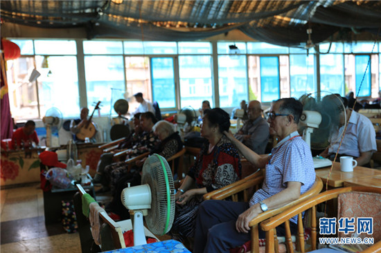 樓上唱戲樓下賣菜 這個菜市場里有天籟 樓上唱戲樓下賣菜 這個菜市場里有天籟