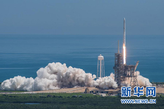 美國(guó)“龍”飛船為空間站送貨 火箭第一級(jí)又一次成功回收