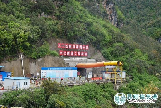 麗香鐵路建設(shè)推進(jìn)順利 金沙江特大橋進(jìn)入主塔施工