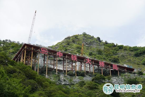 麗香鐵路建設(shè)推進(jìn)順利 金沙江特大橋進(jìn)入主塔施工