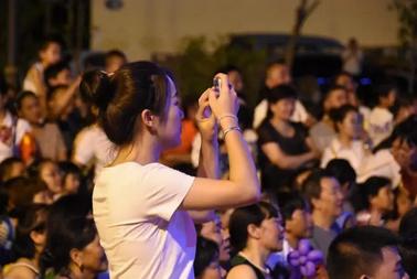 東川美食街搞大事 冒出個4米高驚天大洋芋