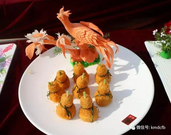 2017銅都開花洋芋節(jié)開幕 一個洋芋拍出5000元