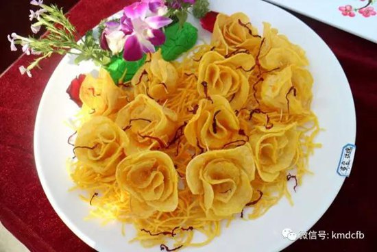 2017銅都開花洋芋節(jié)開幕 一個洋芋拍出5000元