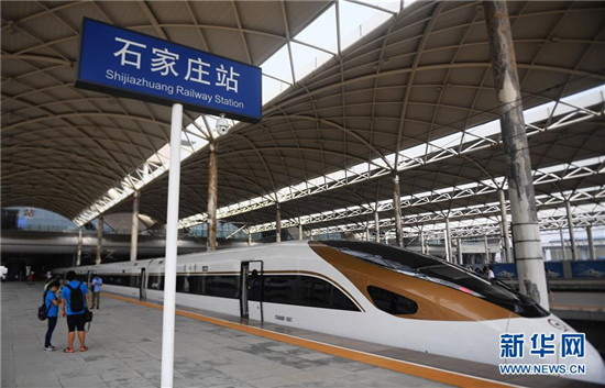 “復(fù)興號”中國標(biāo)準(zhǔn)動車組抵達(dá)石家莊 實(shí)現(xiàn)在京津冀地區(qū)上線運(yùn)行