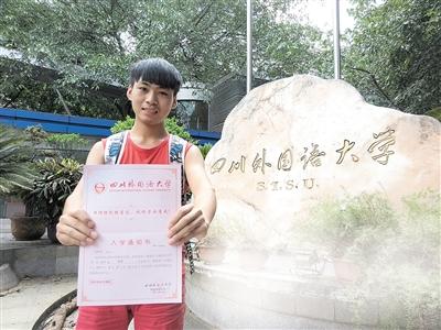 用英語(yǔ)送外賣(mài)的小哥被大學(xué)錄取了 用英語(yǔ)送外賣(mài)的小哥被大學(xué)錄取了