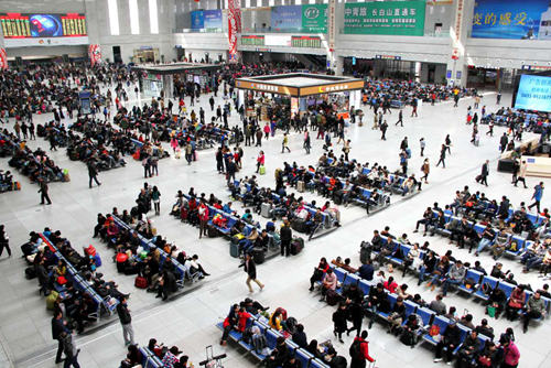 優(yōu)化開行結(jié)構(gòu)提高服務(wù)質(zhì)量 沈陽鐵路局改善旅客出行體驗(yàn) 優(yōu)化開行結(jié)構(gòu)提高服務(wù)質(zhì)量 沈陽鐵路局改善旅客出行體驗(yàn)