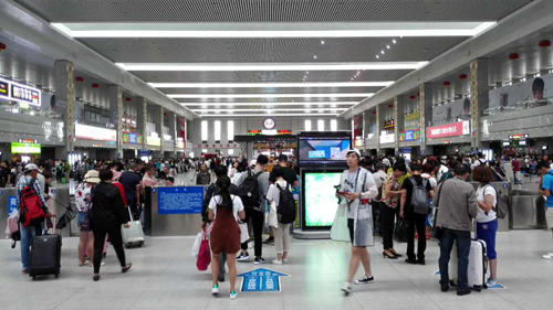 優(yōu)化開行結(jié)構(gòu)提高服務(wù)質(zhì)量 沈陽鐵路局改善旅客出行體驗(yàn) 優(yōu)化開行結(jié)構(gòu)提高服務(wù)質(zhì)量 沈陽鐵路局改善旅客出行體驗(yàn)