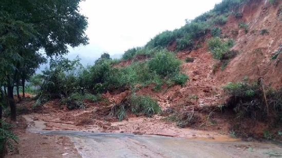 西灑至雞街上果路段發(fā)生泥石流