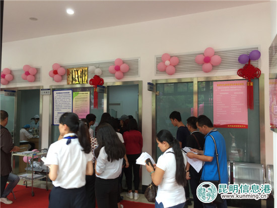 五華區(qū)：七夕節(jié)為新人提供婚姻登記“一站式”服務(wù)