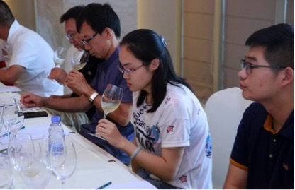 舌尖上的生命湖:當(dāng)云南美食遇到桃紅酒 舌尖上的生命湖:當(dāng)云南美食遇到桃紅酒