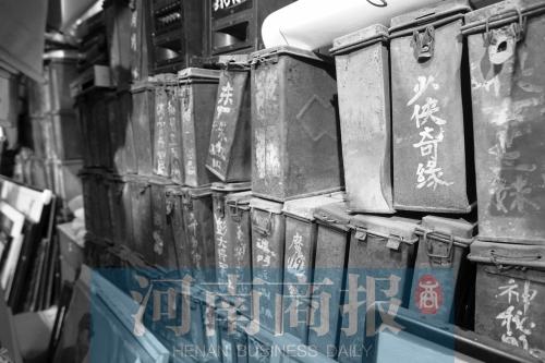 老人收藏幾十萬(wàn)藏品堆滿40多個(gè)房間