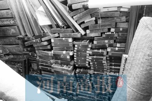 老人收藏幾十萬(wàn)藏品堆滿40多個(gè)房間