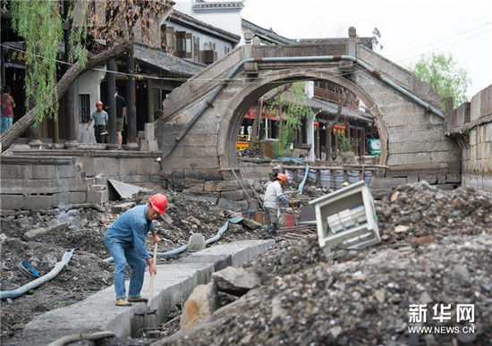 從畫卷到現(xiàn)實(shí) 82歲老人筆下水鄉(xiāng)古鎮(zhèn)重現(xiàn)