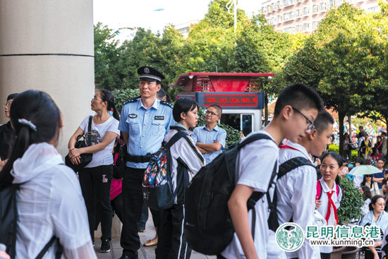 中小學(xué)配備法制副校長 為孩子撐起平安“保護(hù)傘”