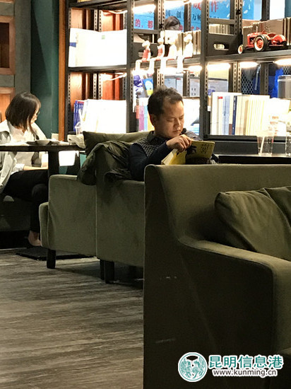 圖書館里的另類常客：流浪漢小攤販自由職業(yè)者