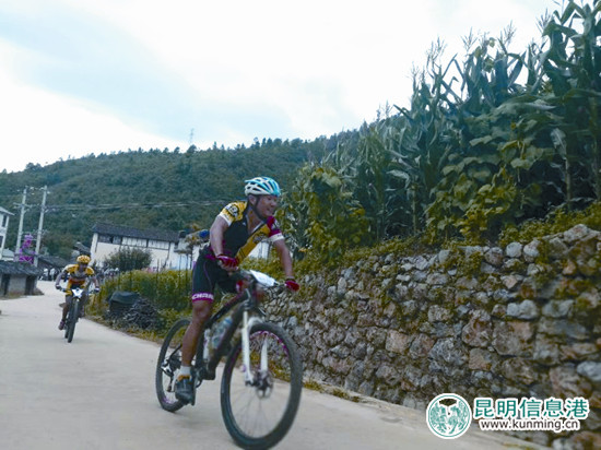 大理松桂首屆自行車爬坡賽落幕 鶴慶首辦自行車賽