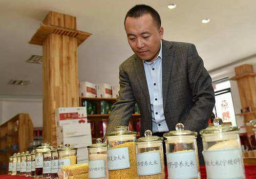 【中國夢實(shí)踐者】“創(chuàng)新農(nóng)民”萬立軍:35歲前完成從“2”到“2萬”的蛻變 【中國夢實(shí)踐者】“創(chuàng)新農(nóng)民”萬立軍:35歲前完成從“2”到“2萬”的蛻變