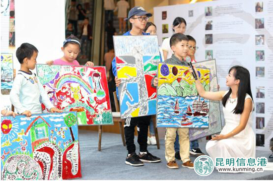 《Miss柯 畫廊》新書發(fā)布會在昆舉行 