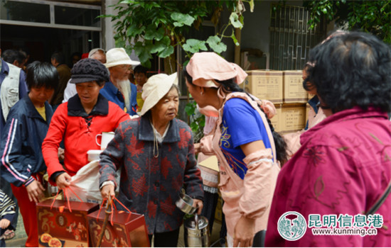 “眾籌愛心”給云南200位失獨孤寡老人募集月餅 “眾籌愛心”給云南200位失獨孤寡老人募集月餅