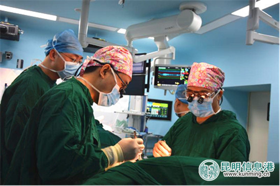 云南阜外心血管病醫(yī)院順利開(kāi)展試運(yùn)營(yíng)階段首例外科手術(shù)和首例介入手術(shù) 云南阜外心血管病醫(yī)院順利開(kāi)展試運(yùn)營(yíng)階段首例外科手術(shù)和首例介入手術(shù)